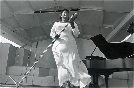 Mahalia Jackson soars in a performance photograpghed by Lee Friedlander.