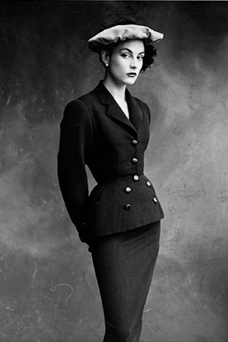 Is this Colette, Balenciaga’s favorite model from the 1950s? [Photo source: Fashion Spot/Vogue]